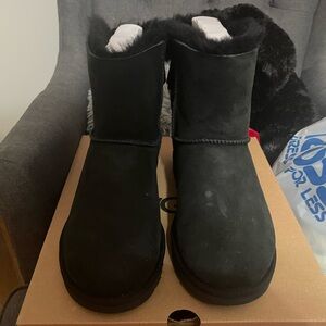Ugg classic heritage Bow boots black size 11